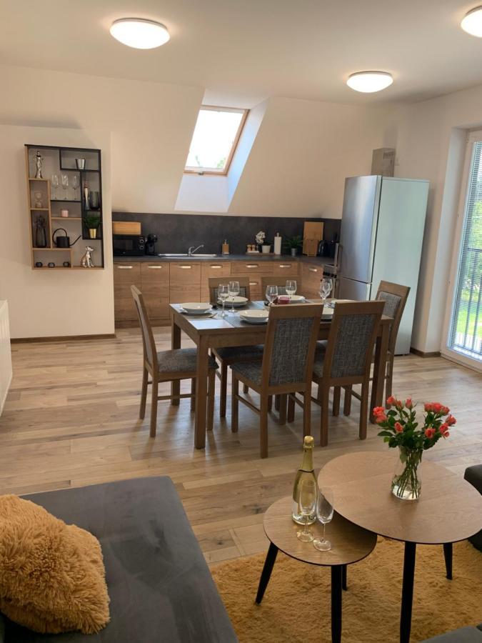 Cozy 2-Bedroom Vacation Apartment With Entire Top Floor Gaj  Exterior foto